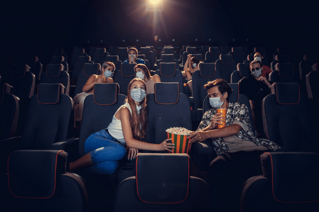 Personas en sala de cine